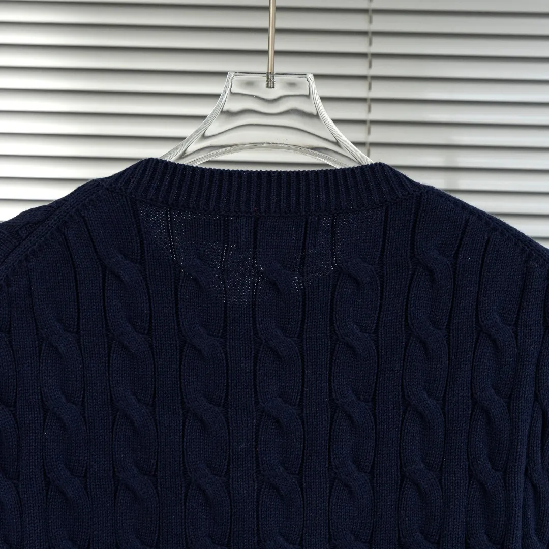 P290 top version (different currencies) You can scan the code to enter the official website. Style: Ralph Lauren POLO Ralph Lauren small label embroidered knitted cardigan jacket. Color: Picture color. Size: S-XL. Fabric: pure cotton. Accessories: full set of customized accessories. No gender distinction. Same style for men and women.